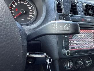 Volkswagen Polo 1.4 16V Hatchback  Benzine 1.390cc 63kW (86pk) FWD picture 19