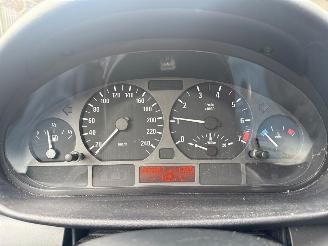 BMW 3-serie 316i 16V Sedan 4Dr Benzine 1.796cc 85kW (116pk) RWD picture 12