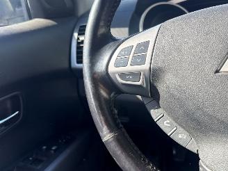 Mitsubishi Outlander 2.4 16V Mivec 4x2 SUV  Benzine 2.360cc 125kW (170pk) FWD picture 17