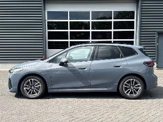 BMW 2-serie M Sportpakket 220i Mild Hybrid 1.5 TwinPower Turbo 12V MPV  Elektrisch Benzine 1.499cc 125kW (170pk) FWD picture 2