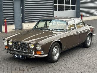 krockskadad bil auto Jaguar Xj-6 4.2 176KW (239PK) 1973/9