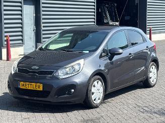 Auto incidentate Kia Rio 1.2 CVVT 16V Hatchback  Benzine 1.248cc 63kW (86pk) FWD 2012/4