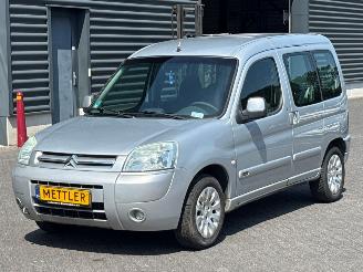 Damaged car Citroën Berlingo 5 Persoons 1.6 16V MPV  Benzine 1.587cc 80kW (109pk) FWD 2004/2