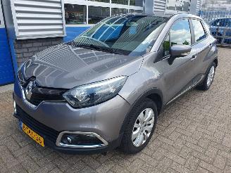 Vaurioauto  passenger cars Renault Captur 1.5 dCi Expression 2014/3