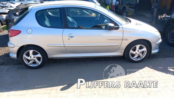 Peugeot 206 206 (2A/C/H/J/S), Hatchback, 1998 / 2012 1.4 16V