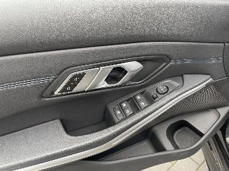 BMW 3-serie 318i Executive Edition M-PAKKET N.A.P NL AUTO PRACHTIG!!! picture 18