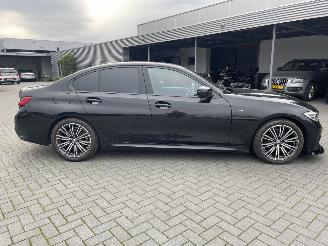 BMW 3-serie 318i Executive Edition M-PAKKET N.A.P NL AUTO PRACHTIG!!! picture 2