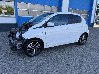 uszkodzony samochody osobowe Peugeot 108 1.0 e-VTI  ALLURE 2021/10