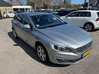 skadebil auto Volvo V-60 1.5 T3 Nordic+ automaat 152pk 2017/4