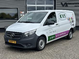 krockskadad bil bromfiets Mercedes Vito 109 CDI Functional Lang 2018/11