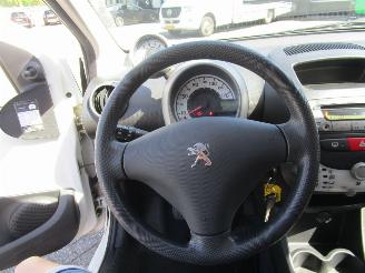 Peugeot 107 Active 5drs picture 13