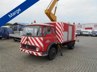 krockskadad bil auto Ford S-Max bedford hoogwerker 1970/11