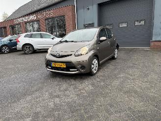 Damaged car Toyota Aygo 1.0 VVT-i  AUTOMAAT Aspiration (Hatchback 5-dr.) 2012/4