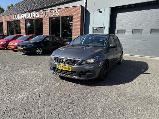 damaged passenger cars Peugeot 308 1.2 PureTech Blue Lease  LEER (Hatchback 5-dr.) 2019/6