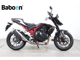 krockskadad bil motor Honda CB 750 Hornet 2025/8