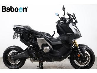krockskadad bil motor Honda  X-ADV 2023/2