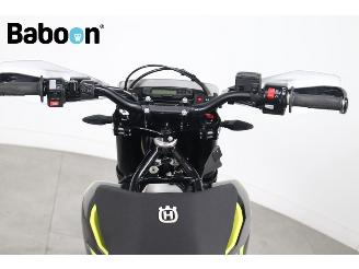 Husqvarna  701 Supermoto picture 15