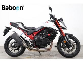 krockskadad bil motor Honda CB 750 Hornet 2023/1