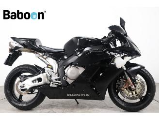 krockskadad bil motor Honda CBR 1000 RR Fireblade 2004/5