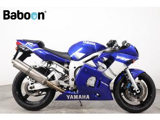 krockskadad bil motor Yamaha  YZF-R6 2000/2