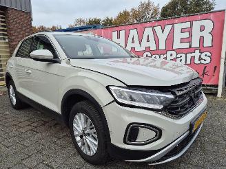 Vrakbiler auto Volkswagen T-Roc 1.5 tsi life business 2024/1