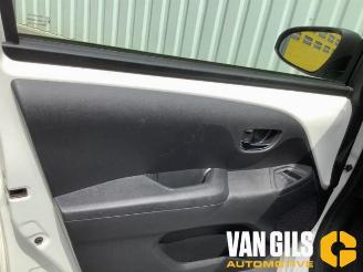 Peugeot 108 108, Hatchback, 2014 1.0 12V VVT-i picture 9