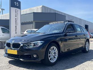 Damaged car BMW 3-serie Touring 318i High Executive 2019/3