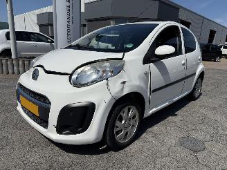 damaged passenger cars Citroën C1 1.0 Collection 2013/1