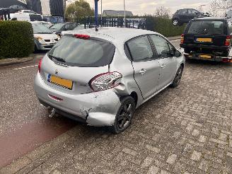 Peugeot 208 1.2 VTi picture 3