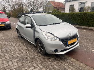 Uttjänta bilar auto Peugeot 208 1.2 VTi 2013/11