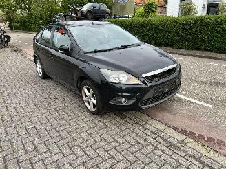 Vrakbiler auto Ford Focus 1.6-16V 2011/3