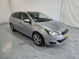 krockskadad bil auto Peugeot 308 1.2 PureTech Blue Lease Premium 2015/4