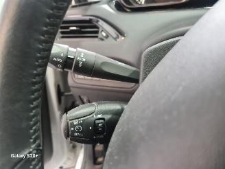 Peugeot 208 1.2 PureT. Signature picture 22