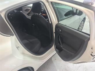 Peugeot 208 1.2 PureT. Signature picture 28