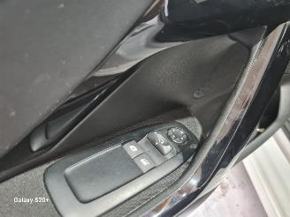 Peugeot 208 1.2 PureT. Signature picture 24