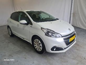 Peugeot 208 1.2 PureT. Signature picture 3