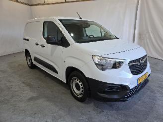 Vaurioauto  passenger cars Opel Combo 1.2 PT 110 SenS L1 2024/6