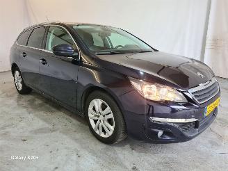 krockskadad bil auto Peugeot 308 1.6 BlueHDI Blue Lease Executive Pack 2015/9