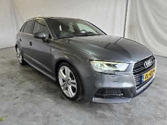 uszkodzony samochody osobowe Audi A3 SPORTBACK 1.5 TFSI CoD Sport S Line Edition 2018/1