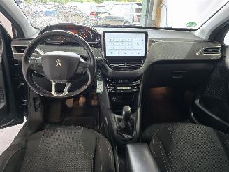 Peugeot 208 1.2 PureTech Allure picture 23