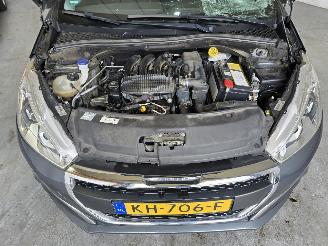 Peugeot 208 1.2 PureTech Allure picture 14