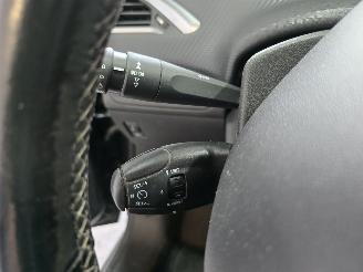 Peugeot 208 1.2 PureTech Allure picture 26