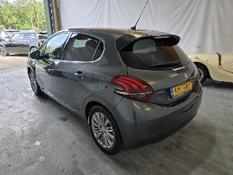 Peugeot 208 1.2 PureTech Allure picture 5