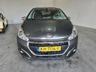 Peugeot 208 1.2 PureTech Allure picture 2