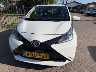 Toyota Aygo 1.0 VVT-i x-play picture 3