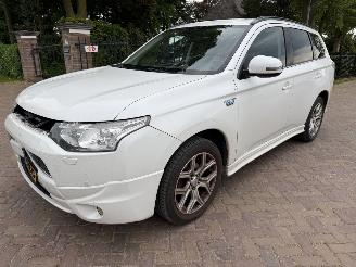 Schadeauto Mitsubishi Outlander 2.0 PHEV Instyle 2014/10