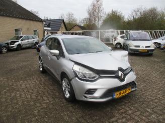 skadebil auto Renault Clio 0.9 TCe Zen 2017/1