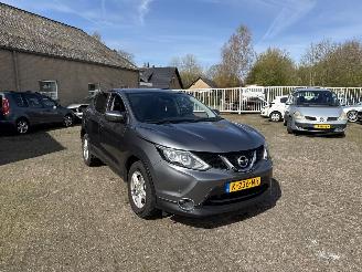 Vaurioauto  passenger cars Nissan Qashqai 1.2 N-Connecta REST BPM €500!!! 2016/4