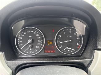 BMW 3-serie 320i Introduction picture 25
