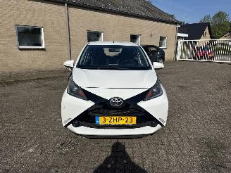 Toyota Aygo 1.0 VVT-i x-play picture 2
